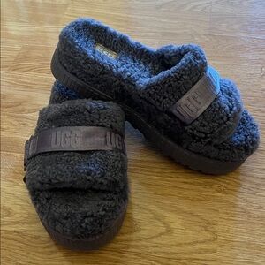 UGG Fluffita Women’s Curly Sheepskin Slide Platform Slippers Size 9